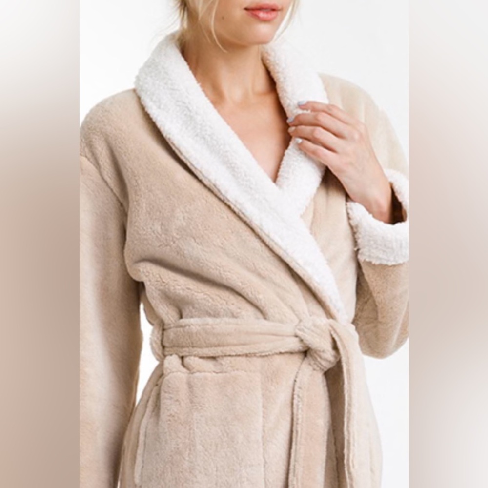 Cozy Sherpa fleece bath robe by nine space. NWOT.